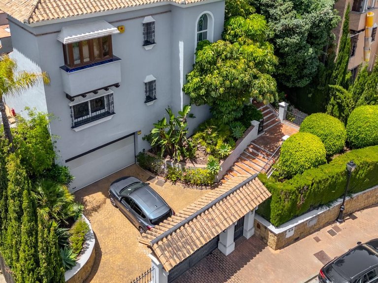 Villa for Sale in Nueva Andalucía, Malaga 38