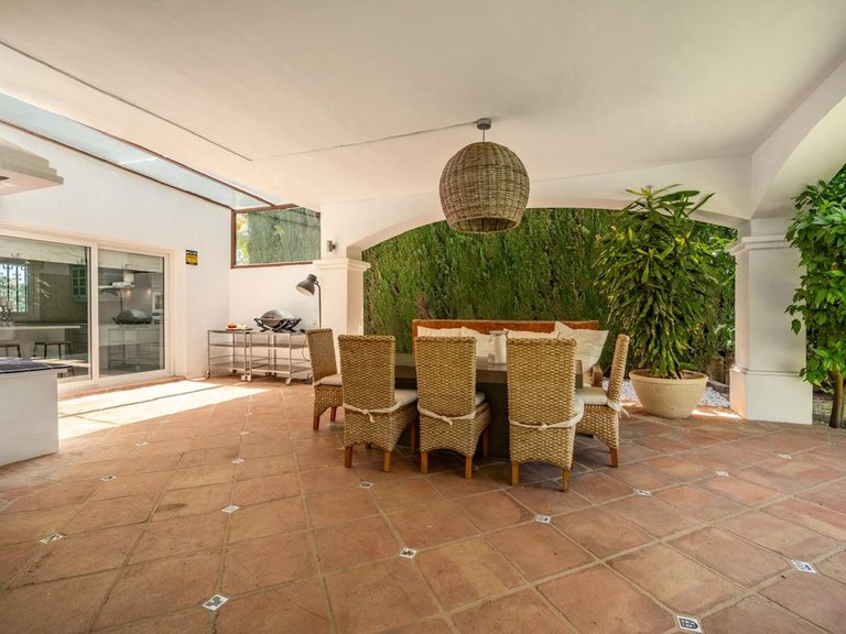 Villa for Sale in Nueva Andalucía, Malaga 4