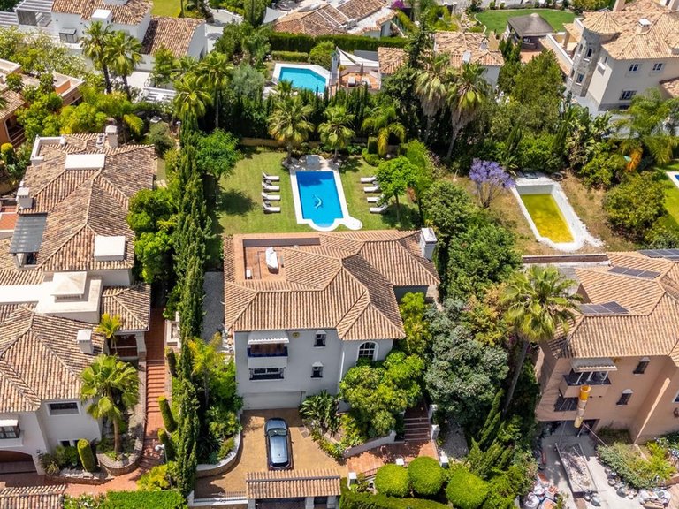 Villa for Sale in Nueva Andalucía, Malaga 40