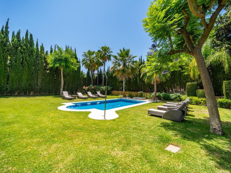 Villa for Sale in Nueva Andalucía, Malaga 41