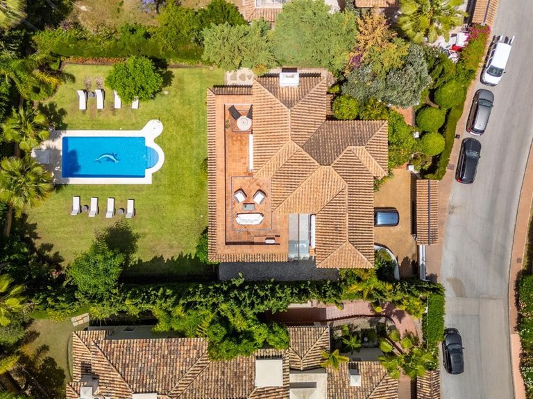 Villa for Sale in Nueva Andalucía, Malaga 42