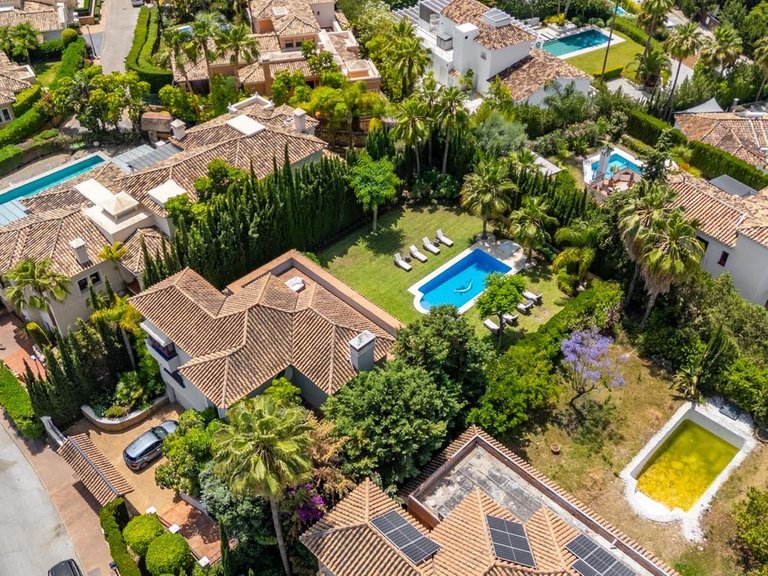 Villa for Sale in Nueva Andalucía, Malaga 43