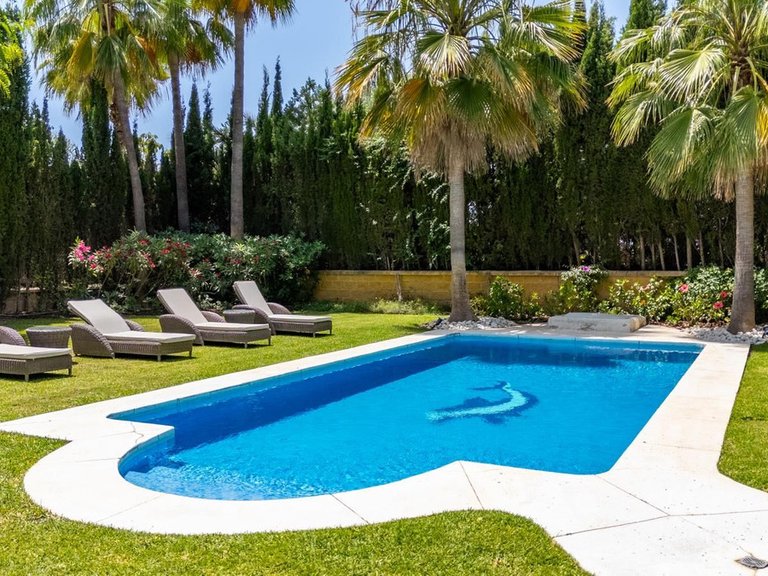Villa for Sale in Nueva Andalucía, Malaga 44