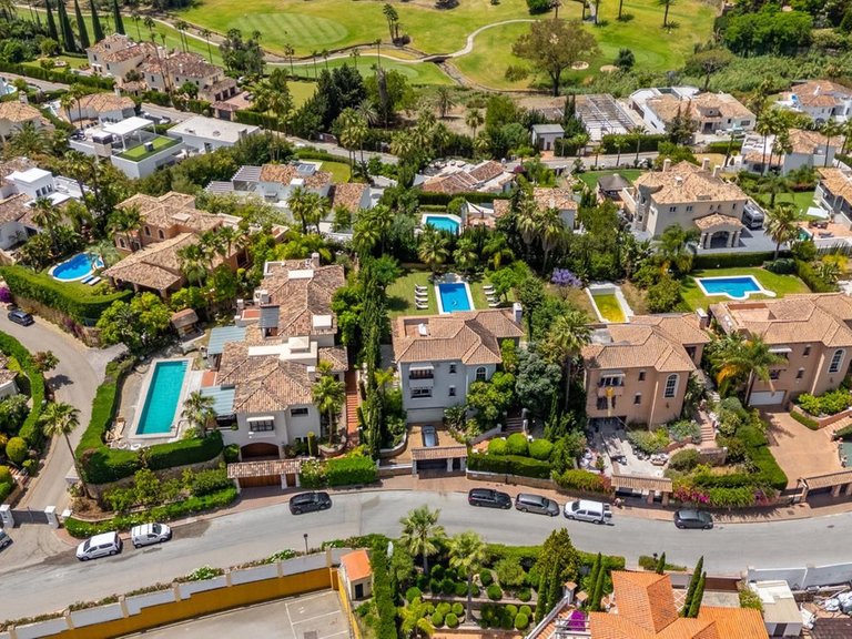 Villa for Sale in Nueva Andalucía, Malaga 45