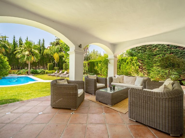 Villa for Sale in Nueva Andalucía, Malaga 5