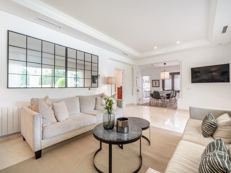 Villa for Sale in Nueva Andalucía, Malaga 8