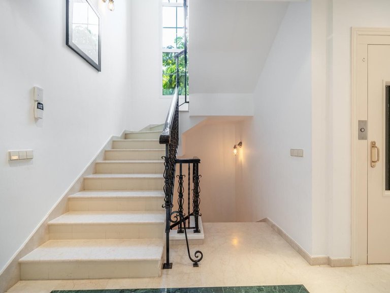 Villa for Sale in Nueva Andalucía, Malaga 9