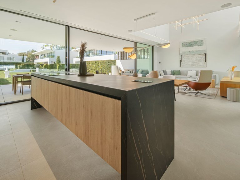 Villa for Sale in The Golden Mile, Malaga 13
