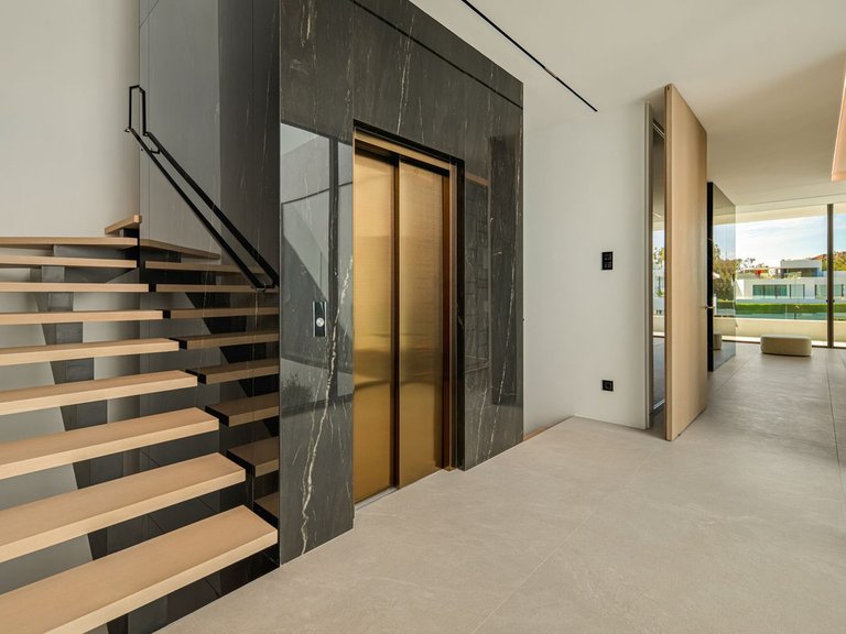 Villa for Sale in The Golden Mile, Malaga 19