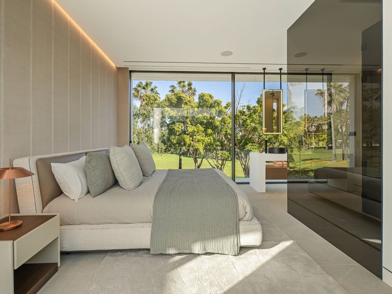 Villa for Sale in The Golden Mile, Malaga 25