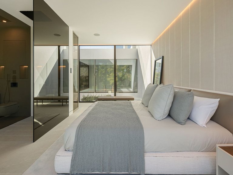 Villa for Sale in The Golden Mile, Malaga 27