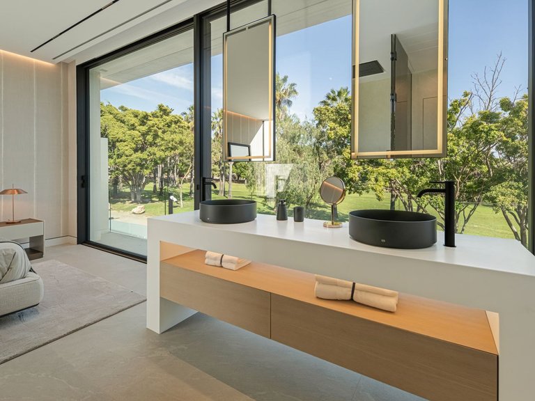 Villa for Sale in The Golden Mile, Malaga 29