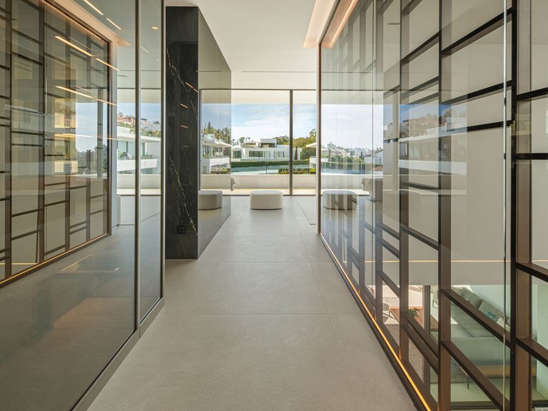 Villa for Sale in The Golden Mile, Malaga 32