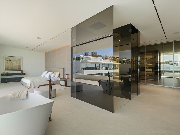 Villa for Sale in The Golden Mile, Malaga 33