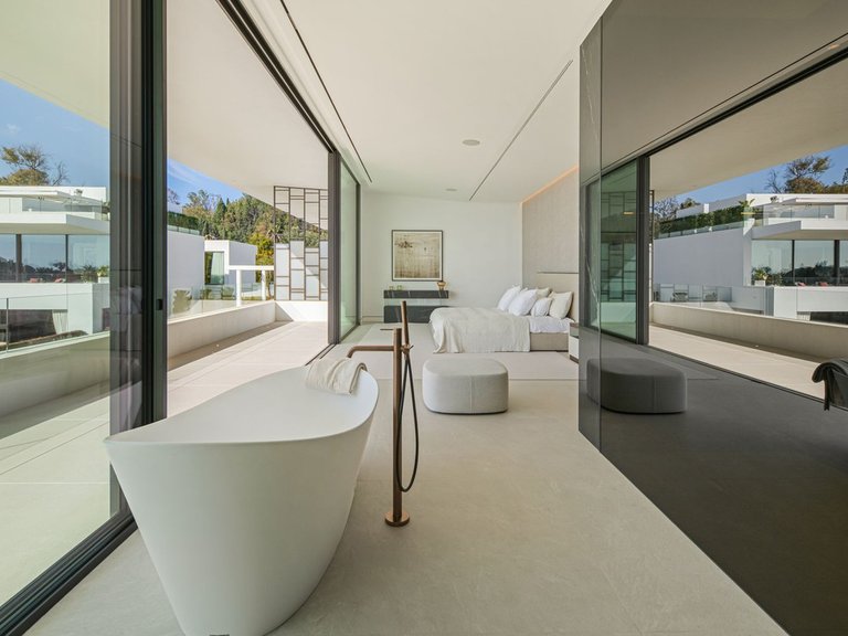 Villa for Sale in The Golden Mile, Malaga 34