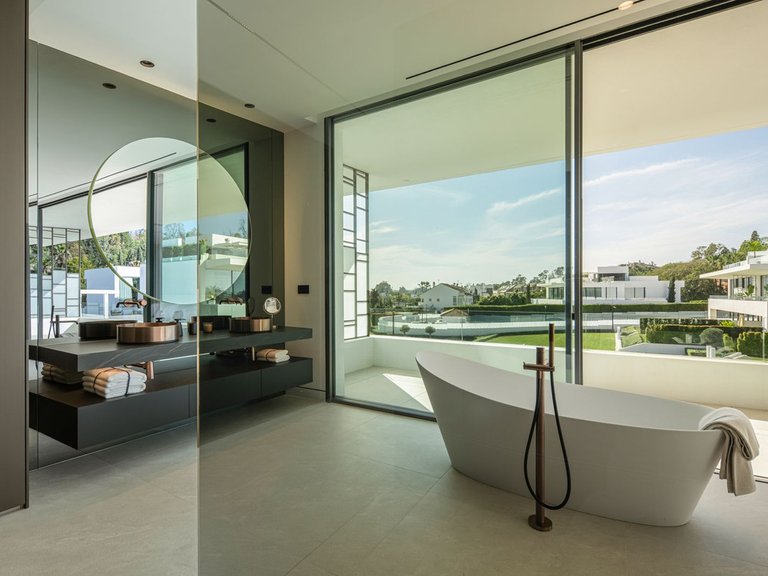Villa for Sale in The Golden Mile, Malaga 35