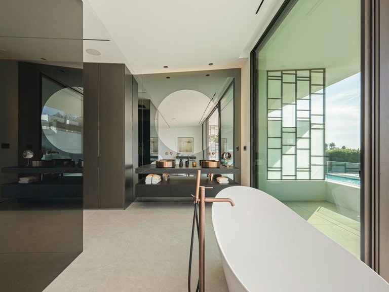 Villa for Sale in The Golden Mile, Malaga 36