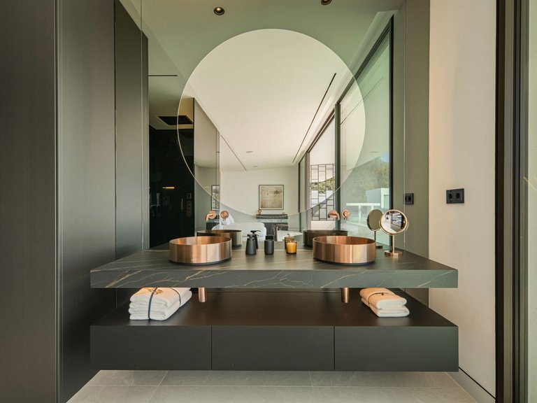 Villa for Sale in The Golden Mile, Malaga 37