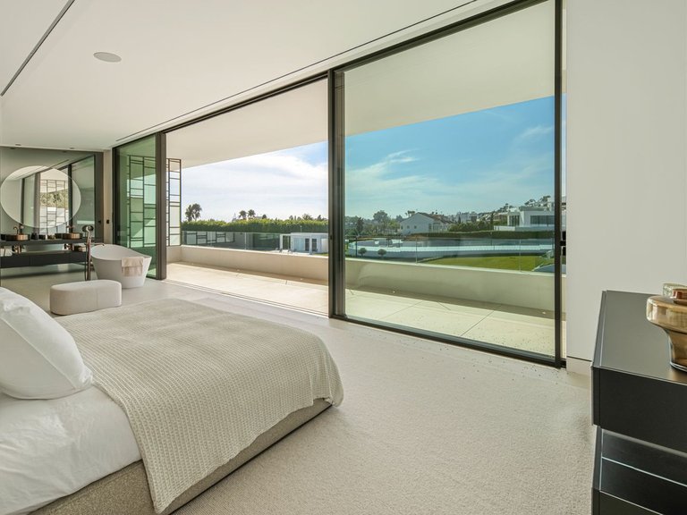 Villa for Sale in The Golden Mile, Malaga 38