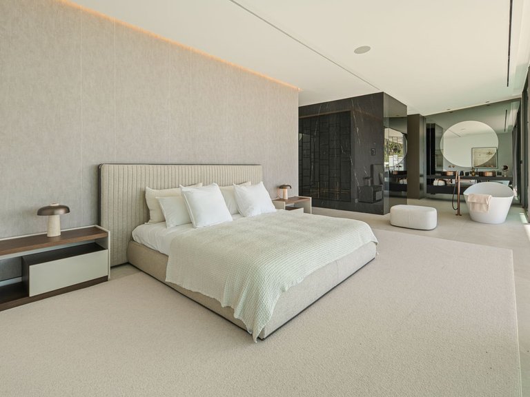 Villa for Sale in The Golden Mile, Malaga 39