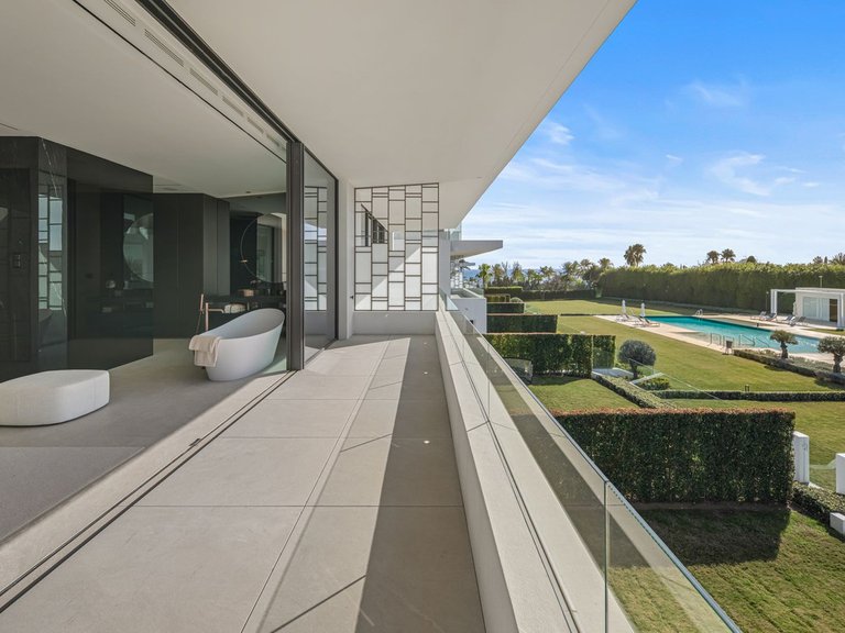 Villa for Sale in The Golden Mile, Malaga 42