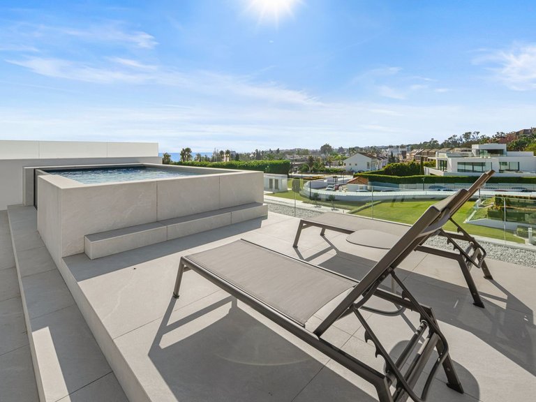 Villa for Sale in The Golden Mile, Malaga 46