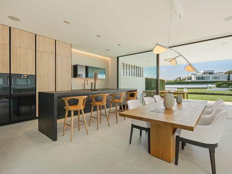 Villa for Sale in The Golden Mile, Malaga 7