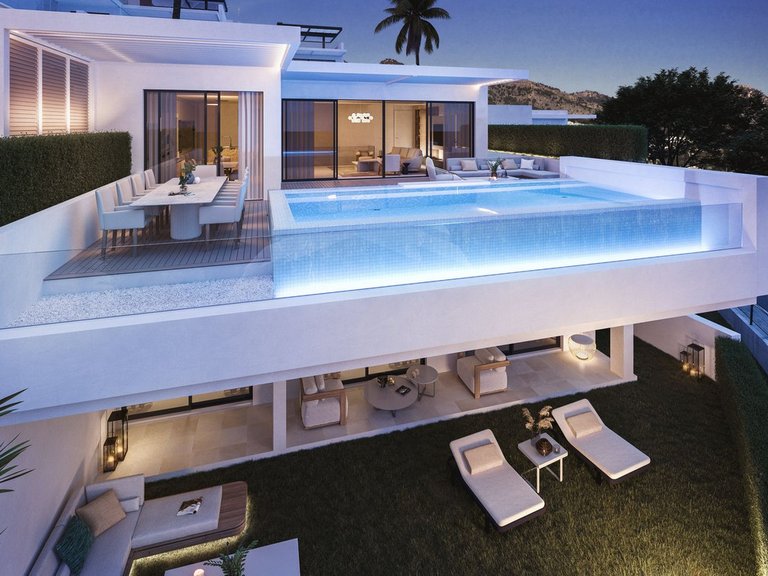 Villa for Sale in Benalmadena, Malaga 1