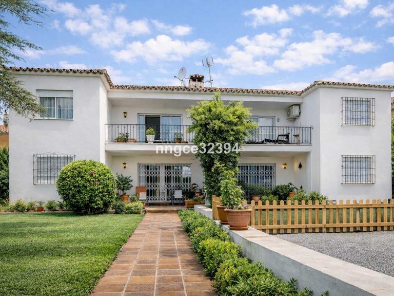 Apartment for Sale in Puerto Banús, Malaga 17