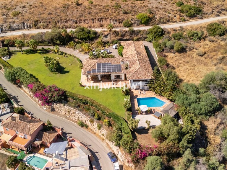 Villa for Sale in Benahavís, Malaga 11