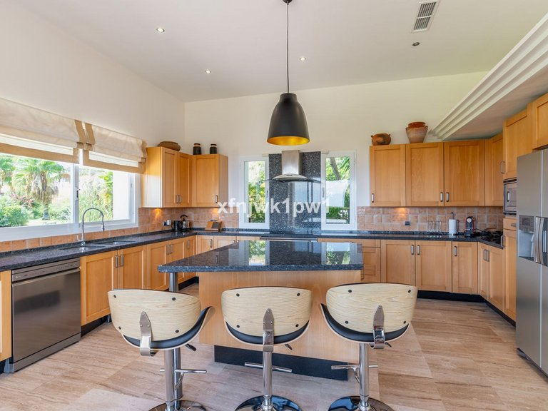 Villa for Sale in Benahavís, Malaga 17