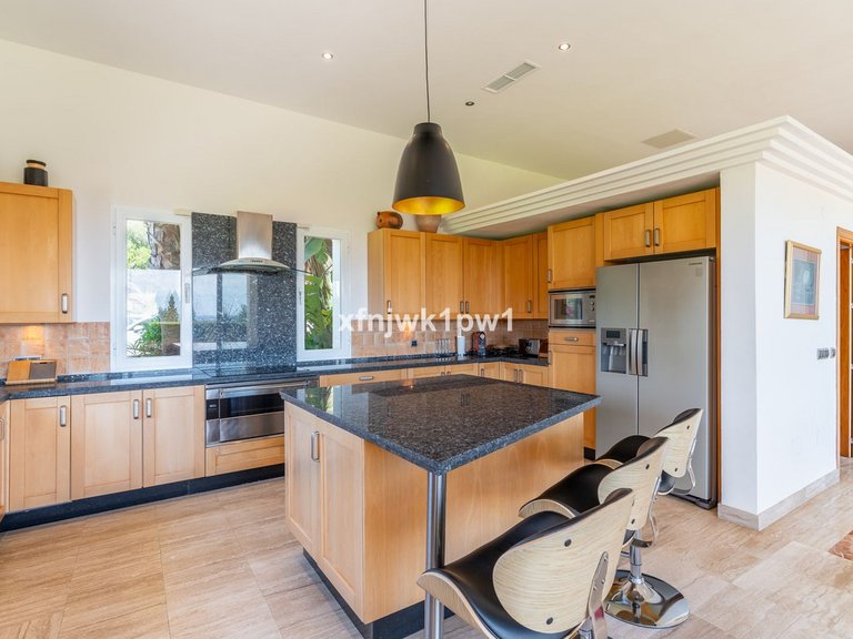 Villa for Sale in Benahavís, Malaga 18