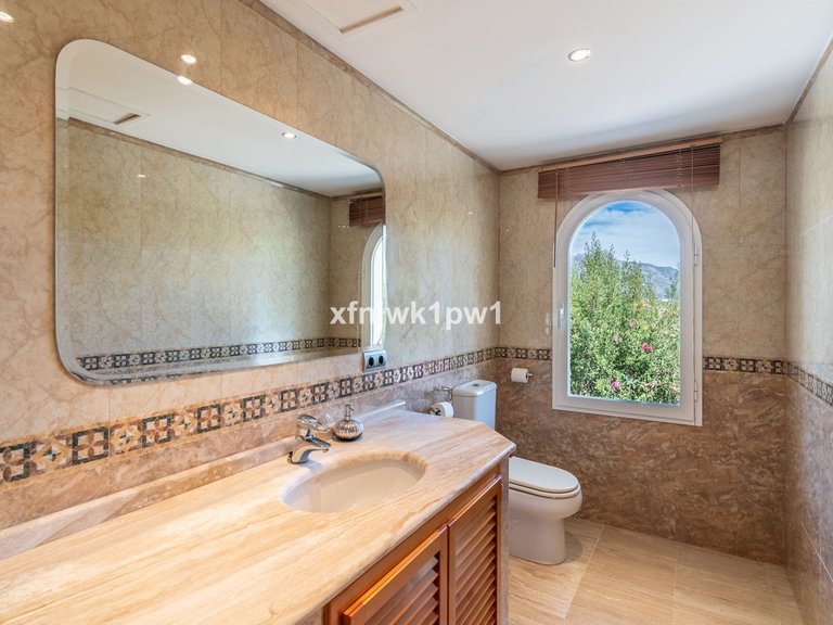 Villa for Sale in Benahavís, Malaga 30