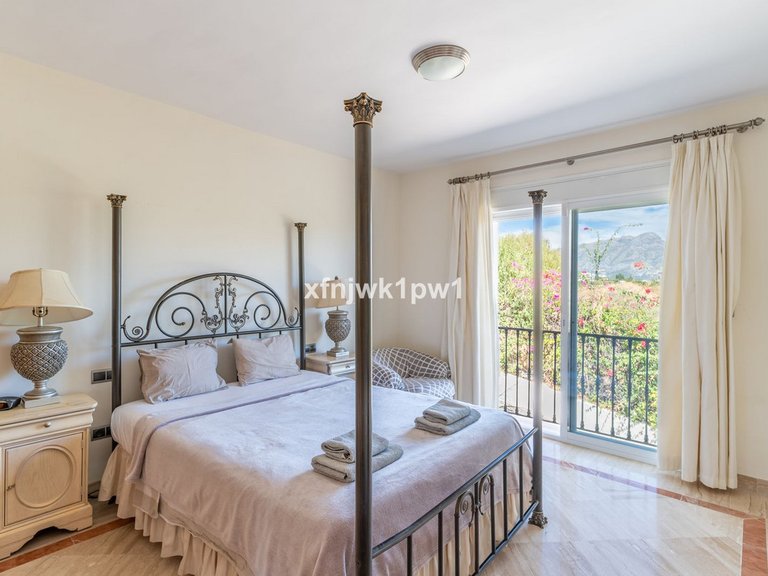 Villa for Sale in Benahavís, Malaga 31