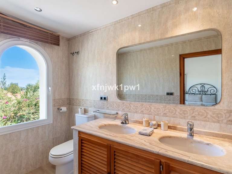 Villa for Sale in Benahavís, Malaga 33