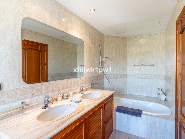 Villa for Sale in Benahavís, Malaga 34