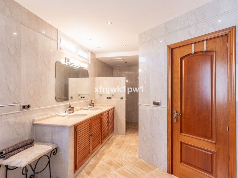 Villa for Sale in Benahavís, Malaga 44