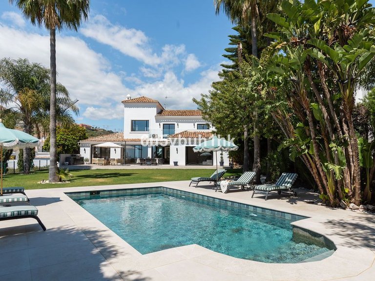 Villa for Sale in Benahavís, Malaga 1