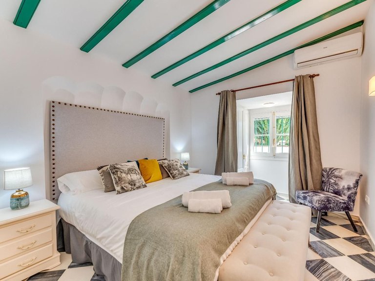 Villa for Sale in Nueva Andalucía, Malaga 10