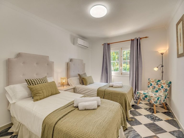 Villa for Sale in Nueva Andalucía, Malaga 14
