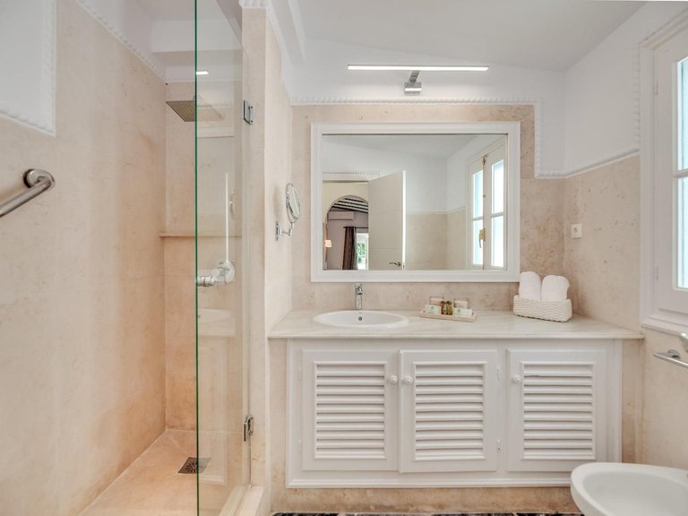 Villa for Sale in Nueva Andalucía, Malaga 26