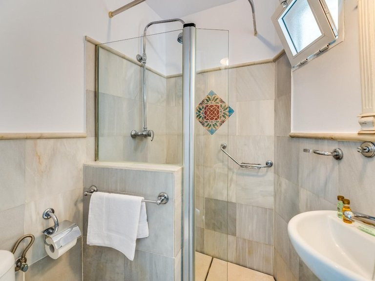 Villa for Sale in Nueva Andalucía, Malaga 29