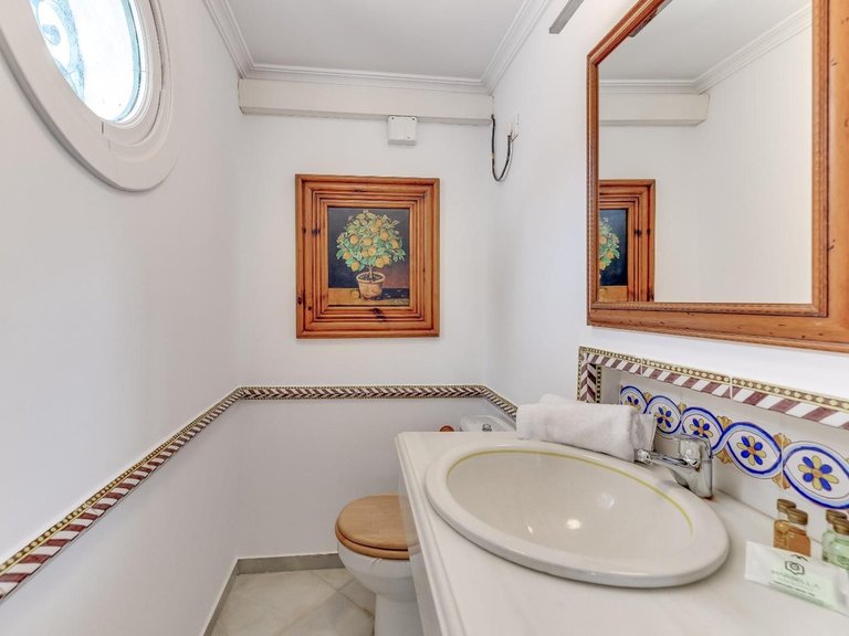 Villa for Sale in Nueva Andalucía, Malaga 30