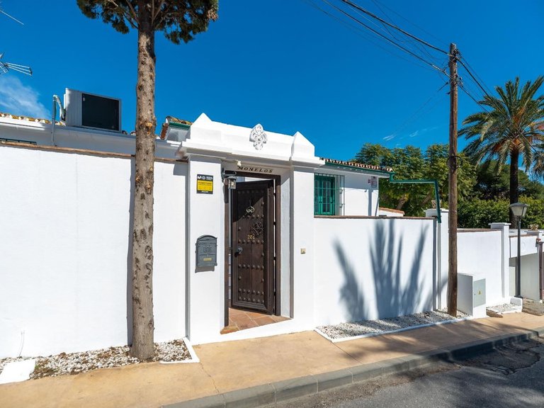 Villa for Sale in Nueva Andalucía, Malaga 52