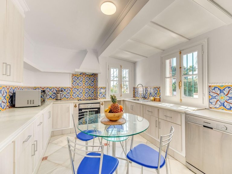 Villa for Sale in Nueva Andalucía, Malaga 9