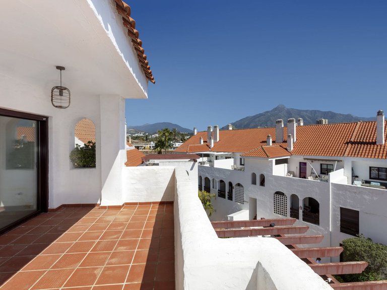 Apartment for Sale in Nueva Andalucía, Malaga 1