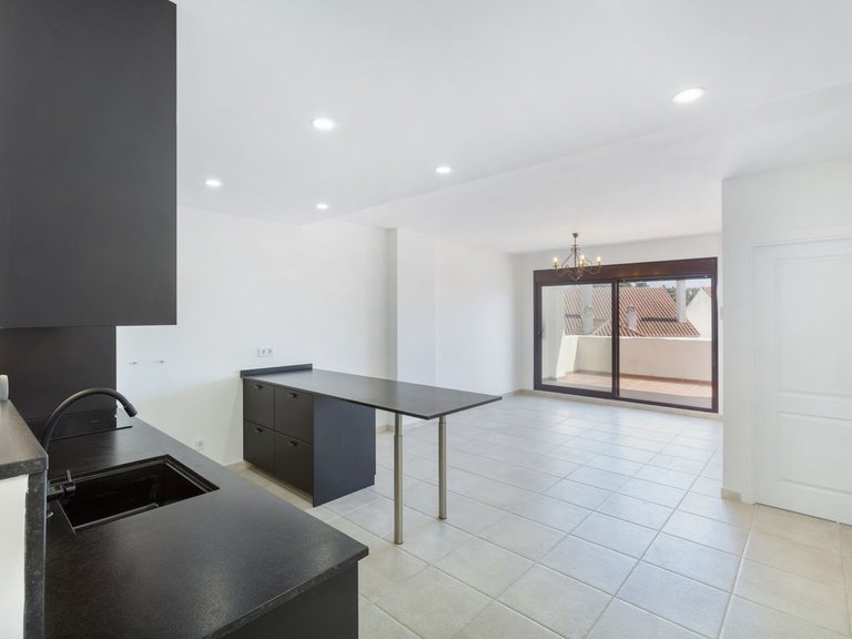 Apartment for Sale in Nueva Andalucía, Malaga 3