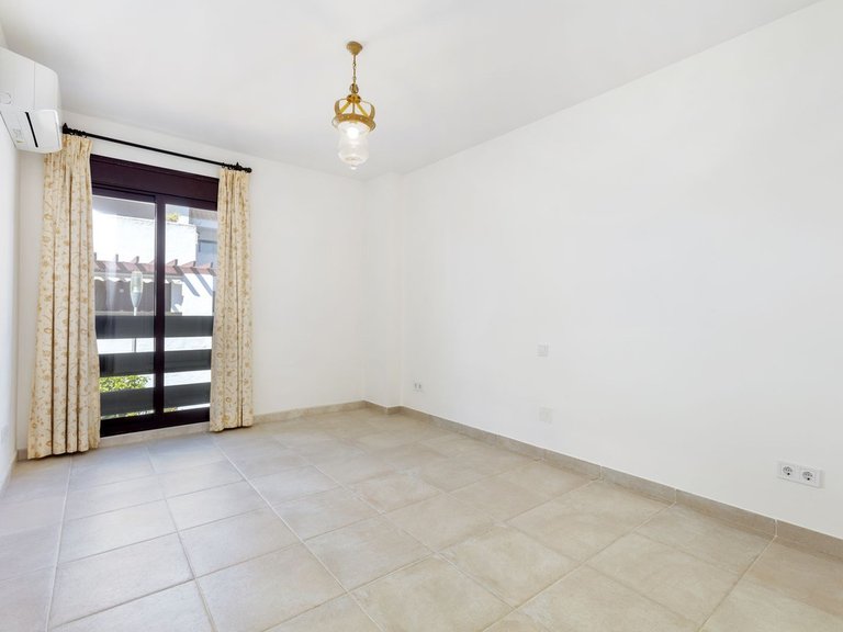 Apartment for Sale in Nueva Andalucía, Malaga 5