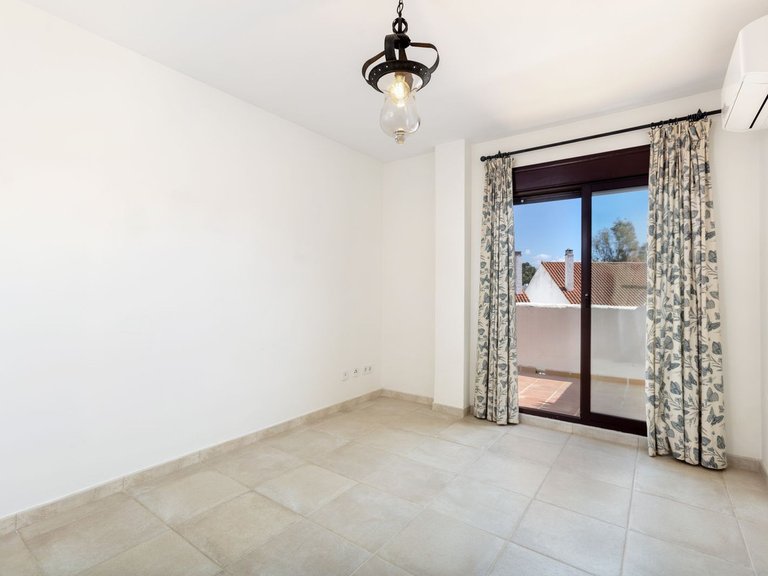 Apartment for Sale in Nueva Andalucía, Malaga 7