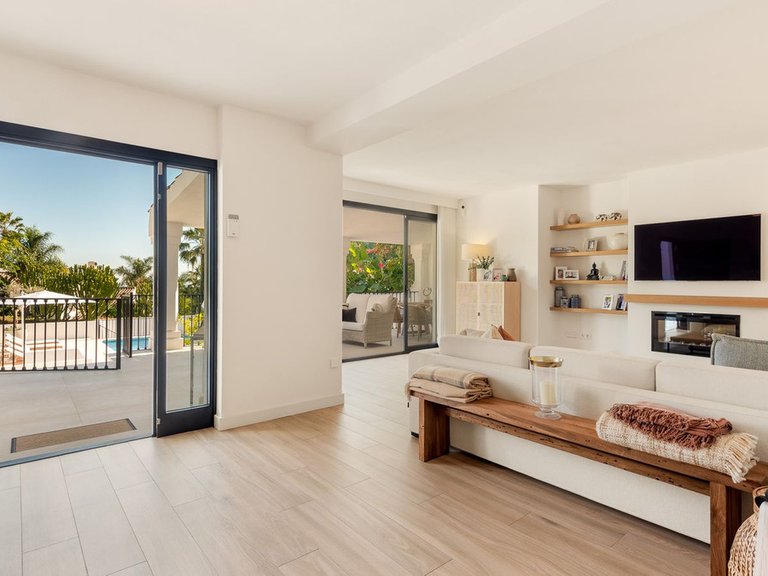 Town House for Sale in Sierra Blanca, Malaga 11
